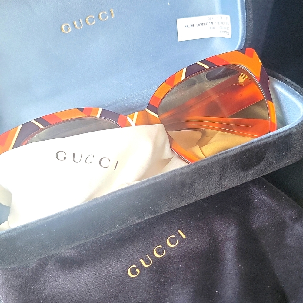 AUTHENTIC GUCCI SUNGLASSES  🕶